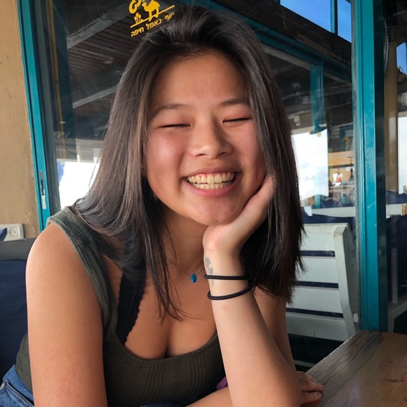 Meet your Posher, Mae-lou - Picture 1 of 1